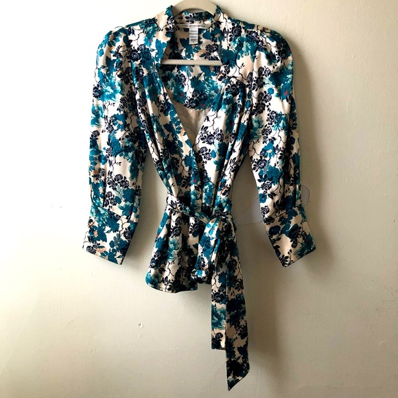💚💙Diane von Furstenberg silk wrap top💙💚 - Picture 2 of 6